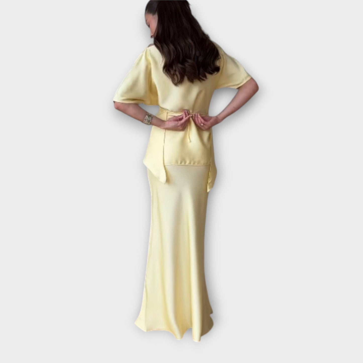 Finja - Off-the-Shoulder Top with Knot Front and Skirt Set