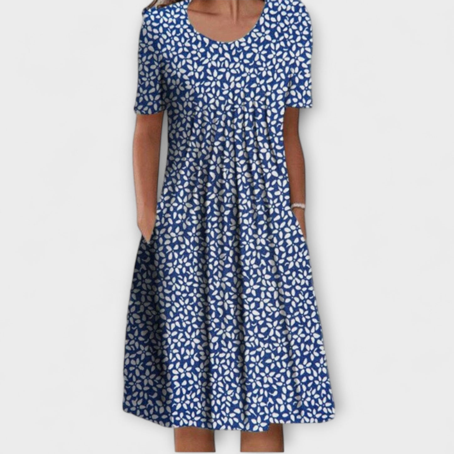 Emelie – Chic Shift Dress with Tummy Control