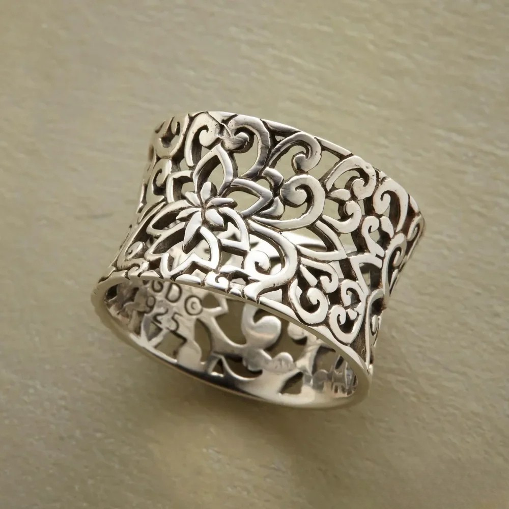 Vintage Hollow Ring