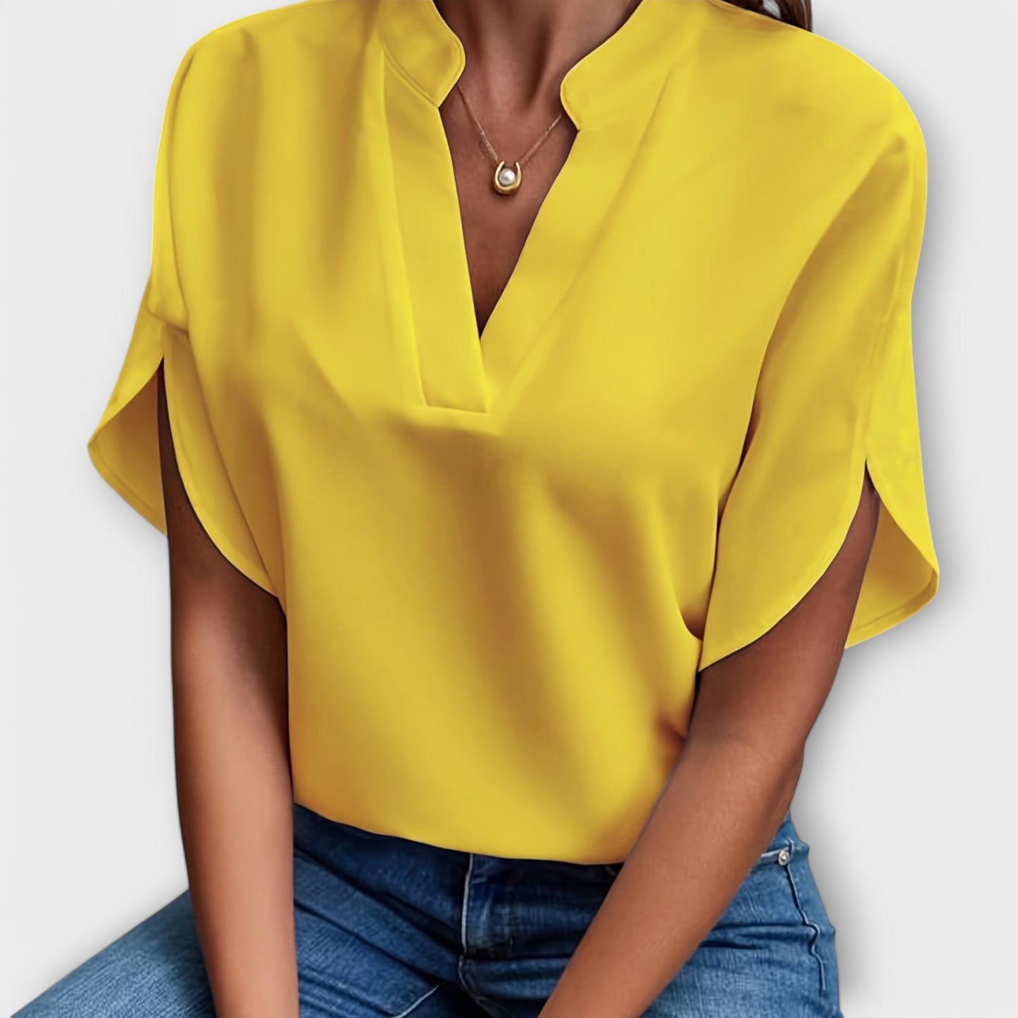 Vivi - Stylish and Lightweight Women's Blouse