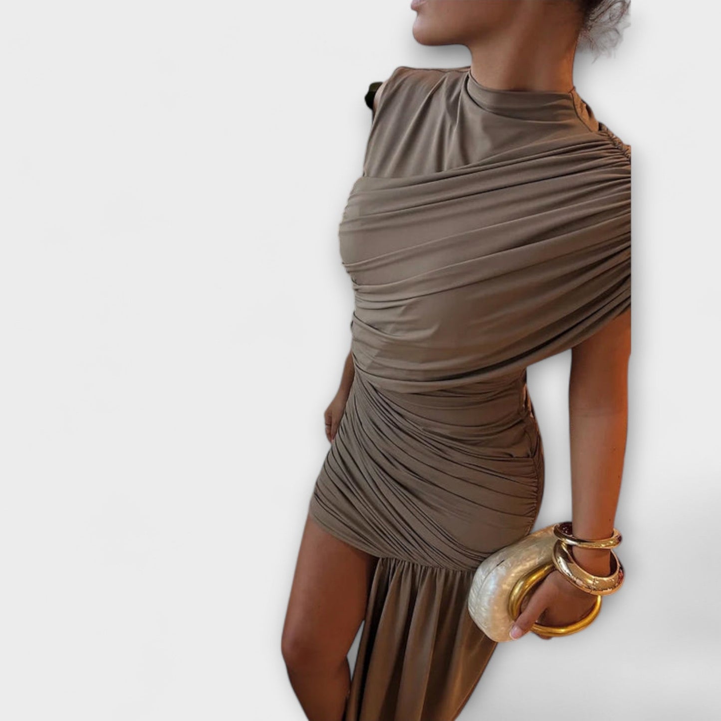 Lila - Chic Slim-Fit Dress with Round Neckline and Pleats