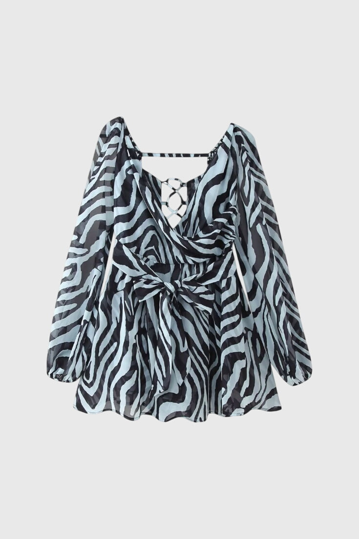 Mini dresses with a V-neck and light sleeves