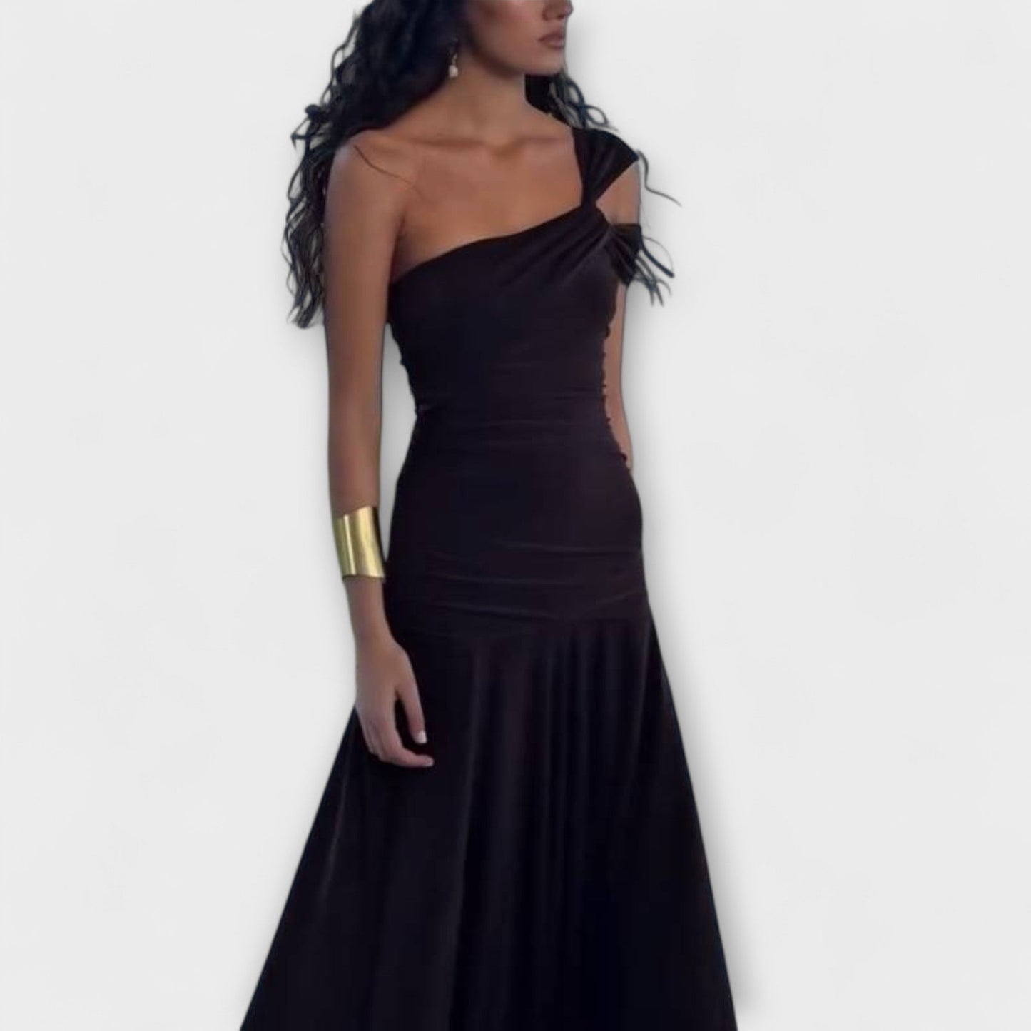 Margot - Fitted Off-Shoulder Maxi Dress