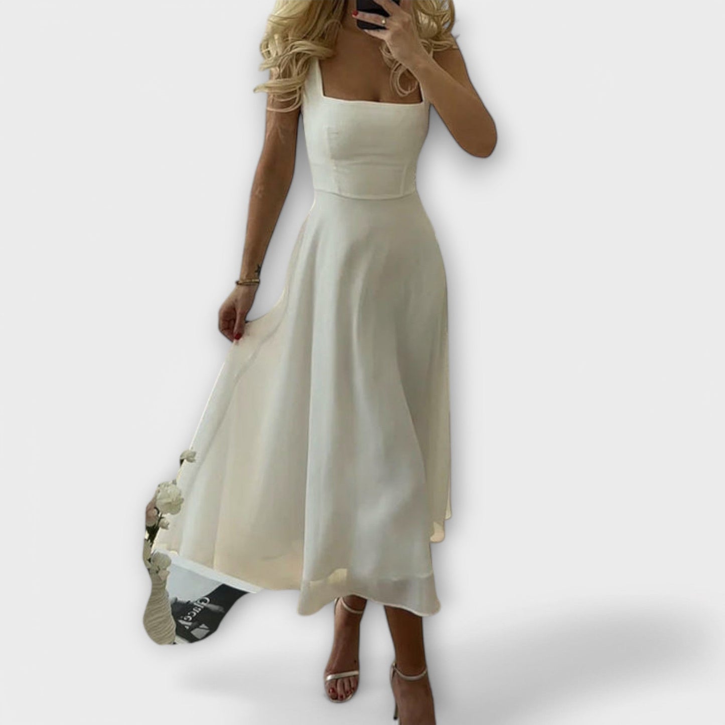 Chic Sleeveless Dress