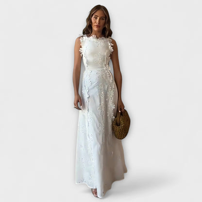 Éliora – Maxi Dress with Lace Floral Design and Ties