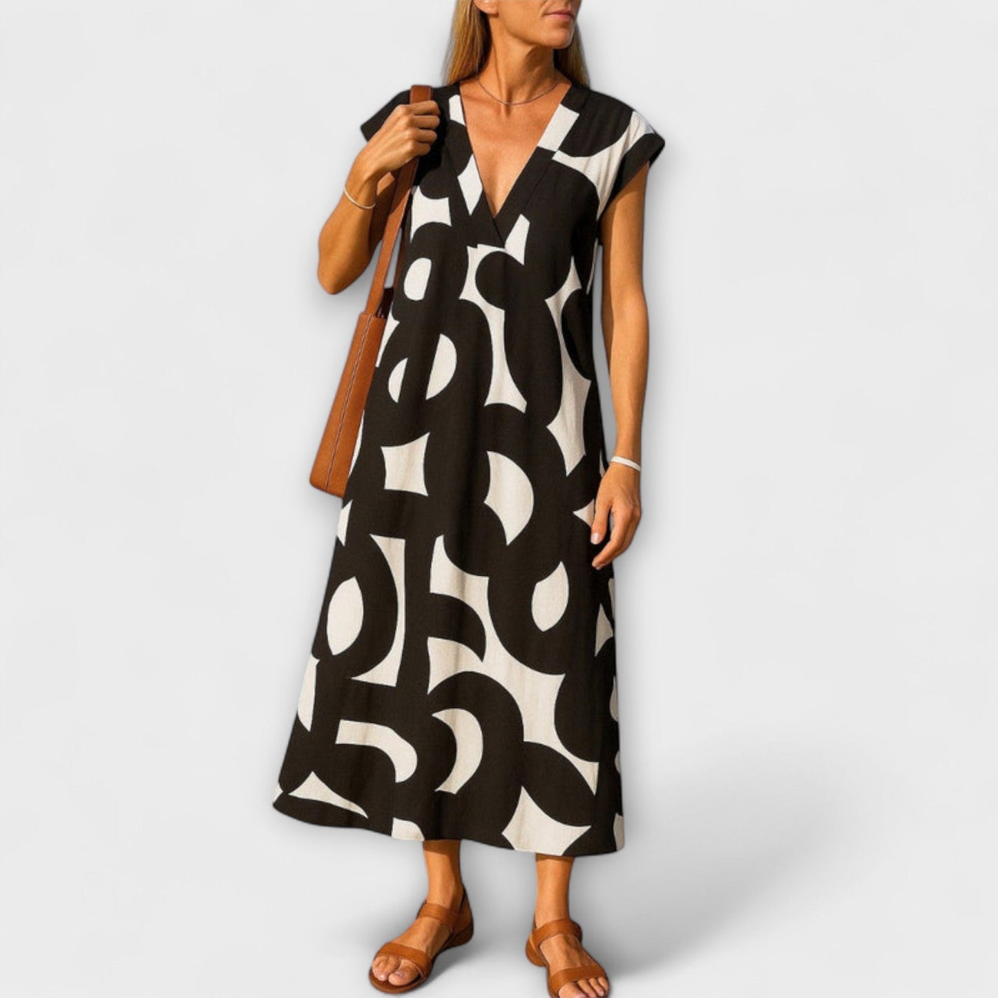 Linae – Lightweight V-Neck Dress