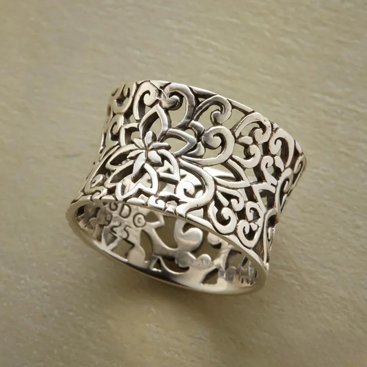 Vintage Hollow Ring