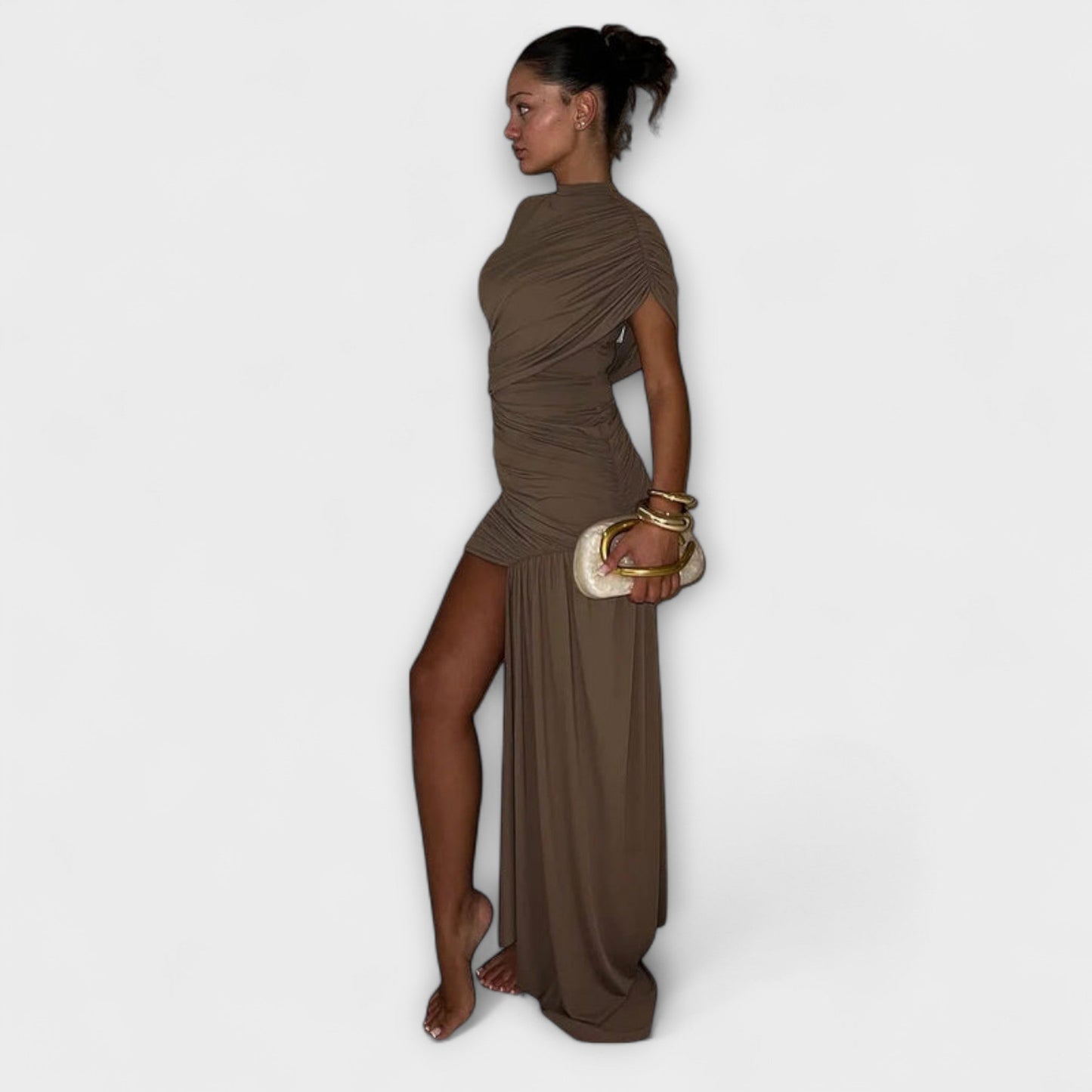 Lila - Chic Slim-Fit Dress with Round Neckline and Pleats