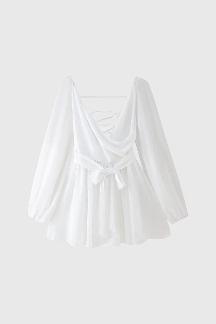 Mini dresses with a V-neck and light sleeves