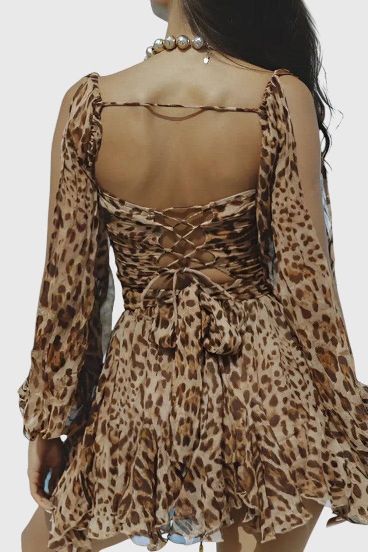 Mini dresses with a V-neck and light sleeves